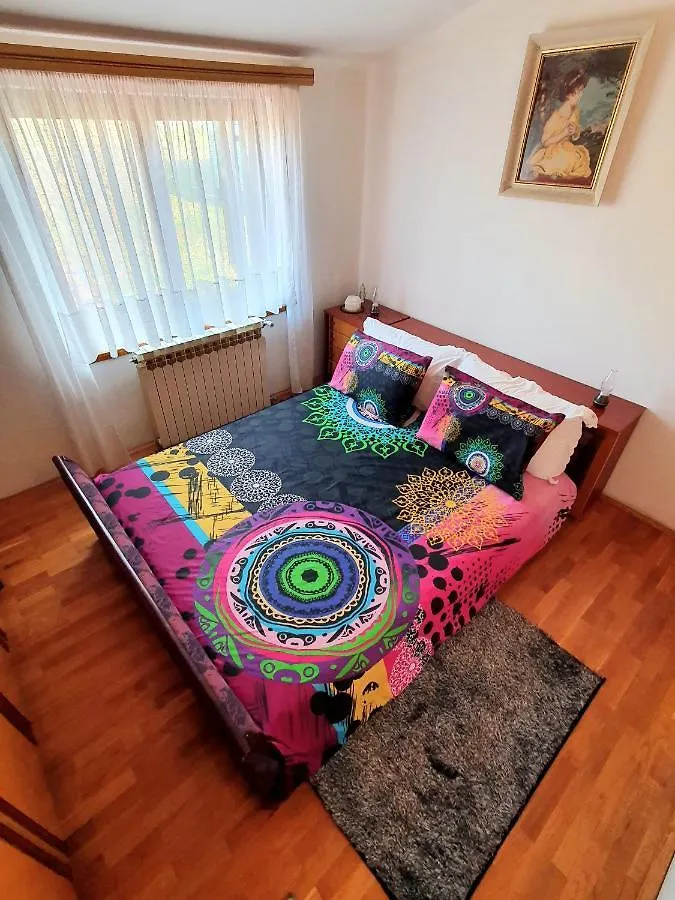 Lux D'Or Apartment 풀라 0*,